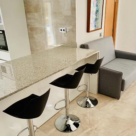 Avenida Apartment *